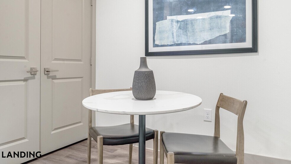 Building Photo - 2995 Railside Lp