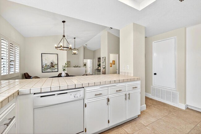 Building Photo - 43791 Cll Las Brisas W