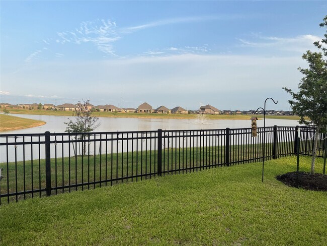 Building Photo - 1720 Daylight Lk Dr