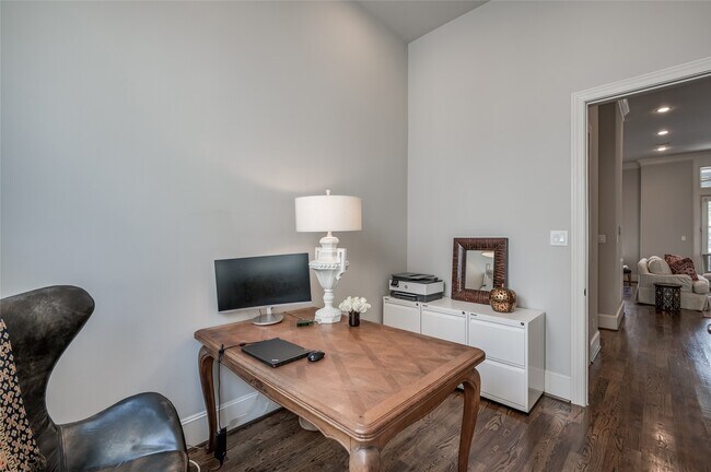 Building Photo - 266 E 28th St