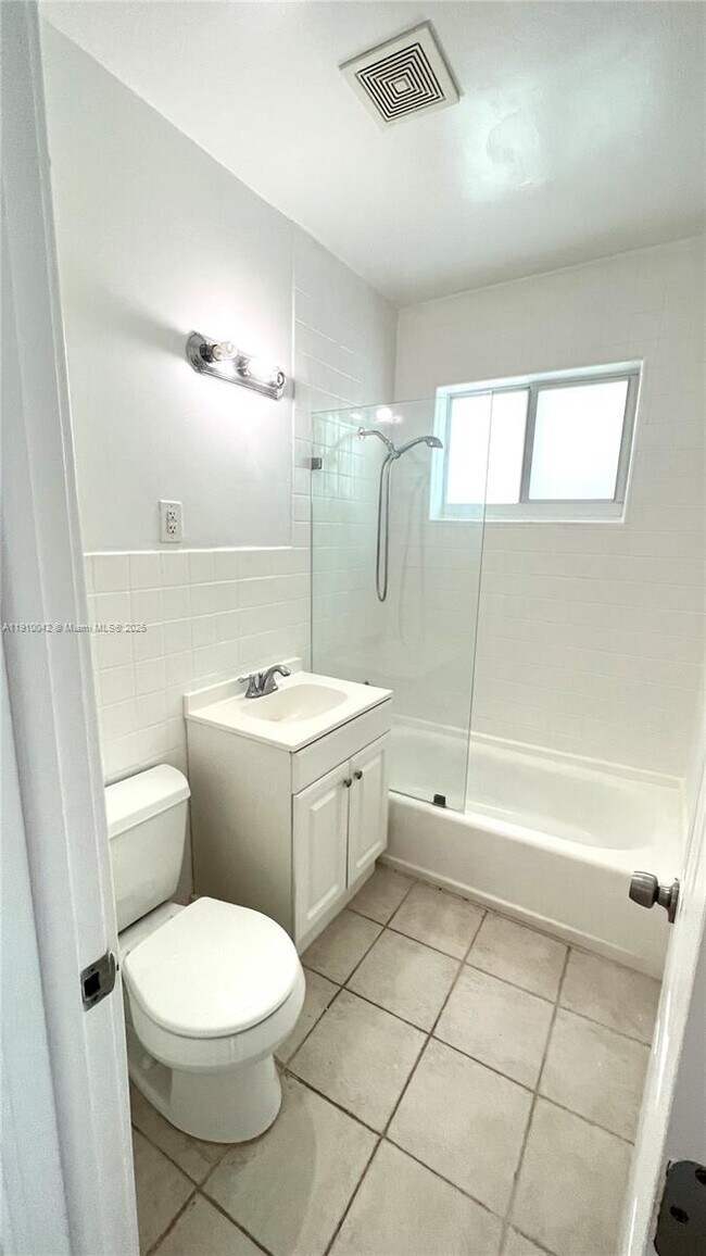 Building Photo - 8235 Crespi Blvd