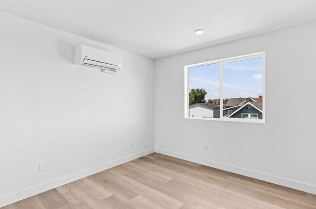 Building Photo - 1259 Lincoln Ave