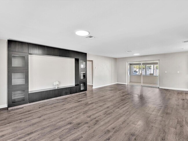 Building Photo - 54 SW 16th St