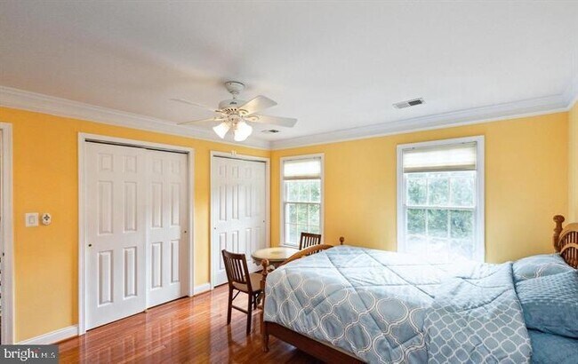 Building Photo - 10418 Willow Crest Ct