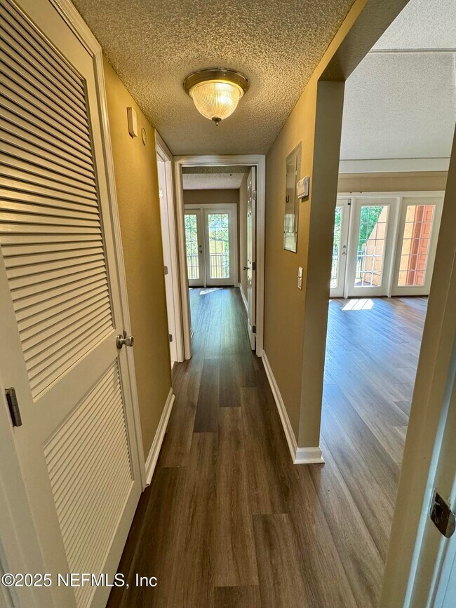 Building Photo - 6526 La Mirada Dr E