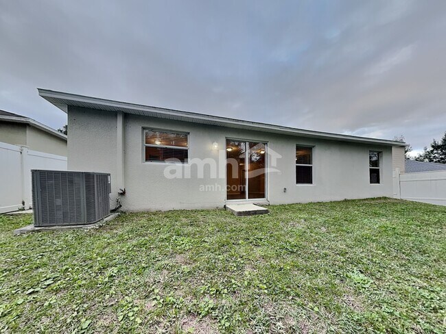 Building Photo - 7271 Wakeview Dr