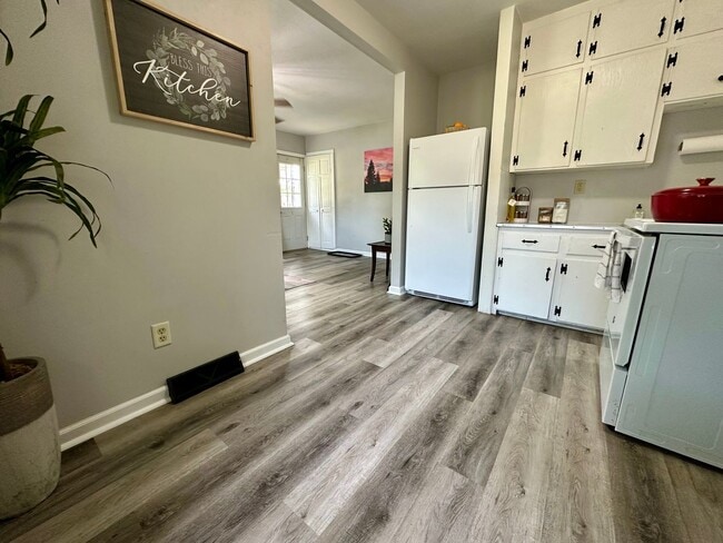 Building Photo - 2 bed, 1 bath home for rent in Waterloo