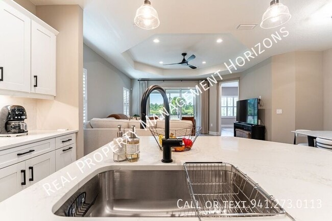 Building Photo - 2321 Blue Mahoe Ln