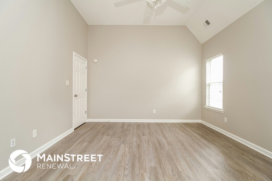 Building Photo - 3182 Pinetree Loop S