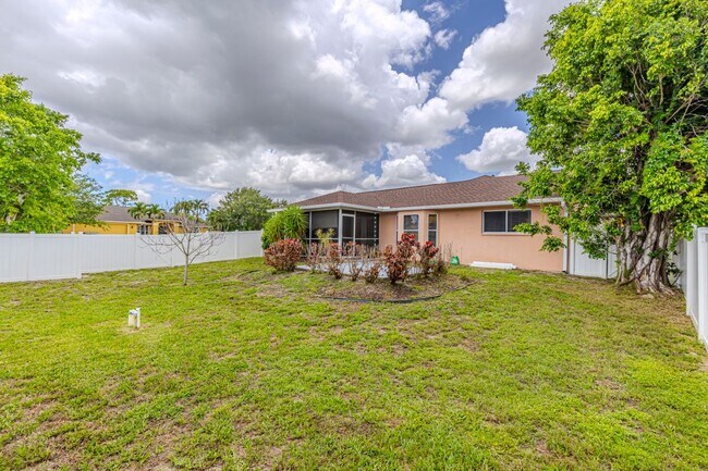 Building Photo - 9084 Caloosa Rd