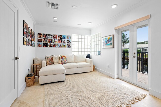 Building Photo - 1332 Tamarind Way