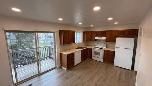 Building Photo - 391 S 1000 W St