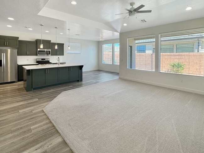 Building Photo - 3011 E Lavatera Dr