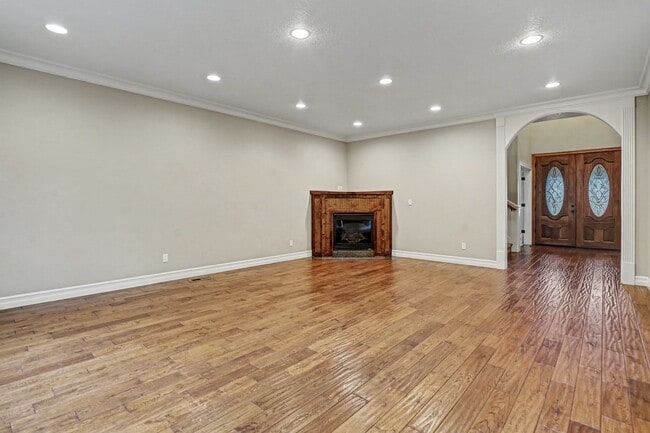 Building Photo - 4 bed, 2.5 bath Two-Story Home in West Salem