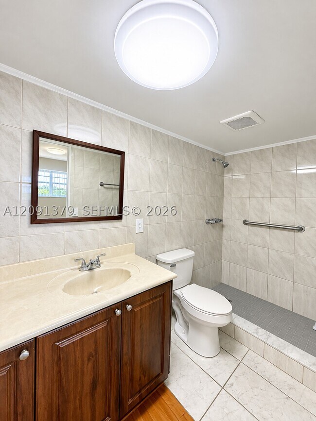 Building Photo - 1075 W 68th St