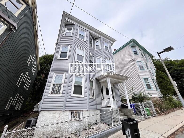 Building Photo - 10 Bucknam St