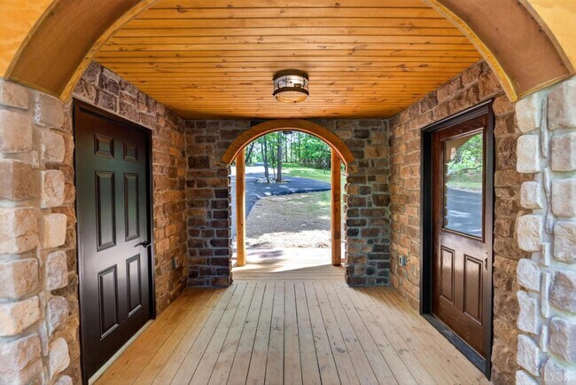 Building Photo - 308 Acres Ct