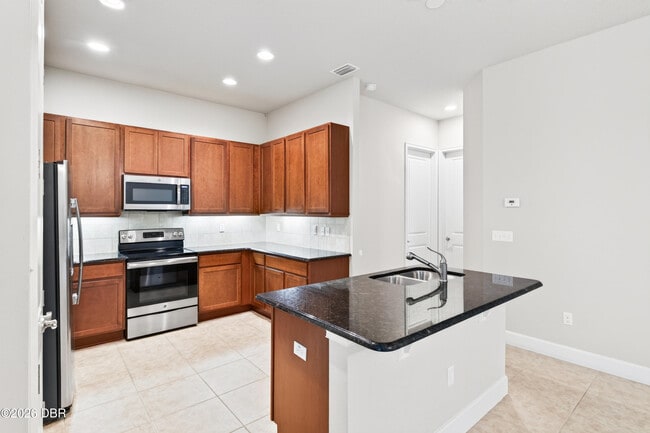 Building Photo - 802 Aldenham Ln