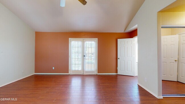 Building Photo - 6256 Escondido Dr