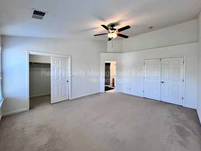 Building Photo - 5460 W Ashcroft Ave