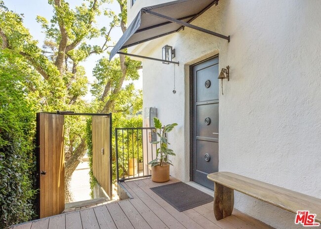 Building Photo - 2055 W Silver Lake Dr