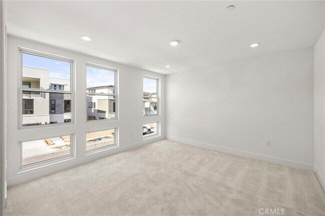 Building Photo - 164 Apron