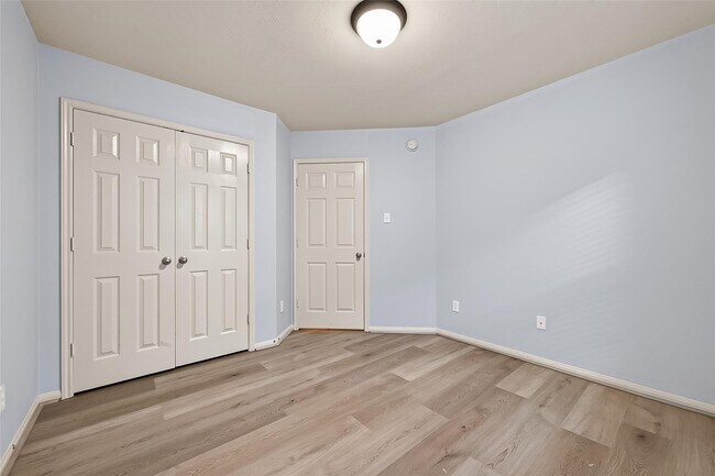 Building Photo - 28207 Chalet Park Dr