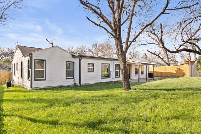 Building Photo - 21 Margranita Crescent
