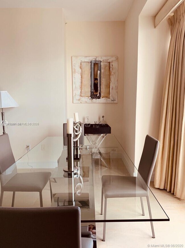 Building Photo - 1425 Brickell Ave