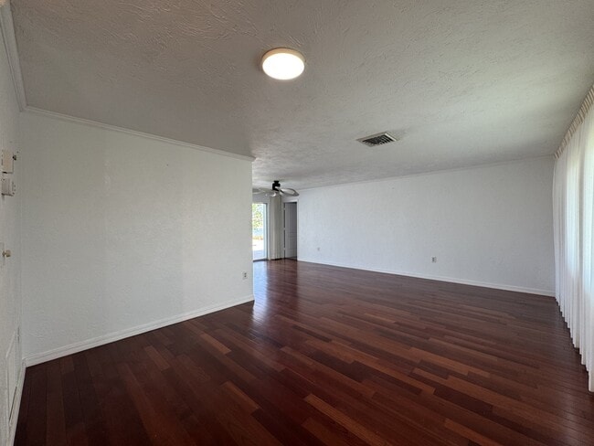 Building Photo - 1725 N Gondola Ct