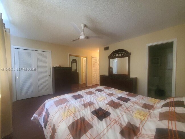 Building Photo - 319 NE 14th Ave