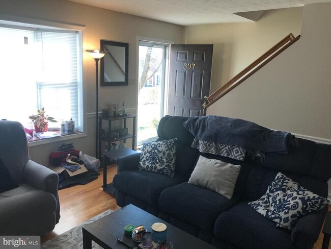 Building Photo - 307 Willowbrook Ct