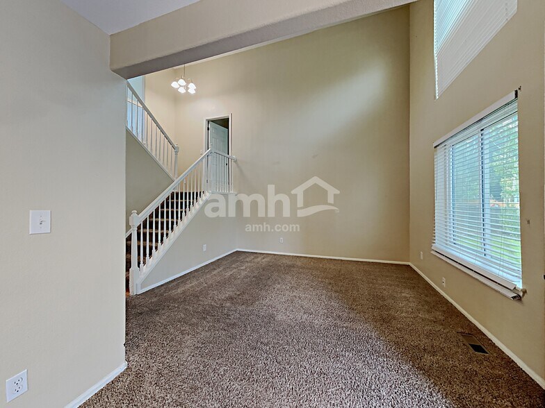 Building Photo - 13091 Dexter St