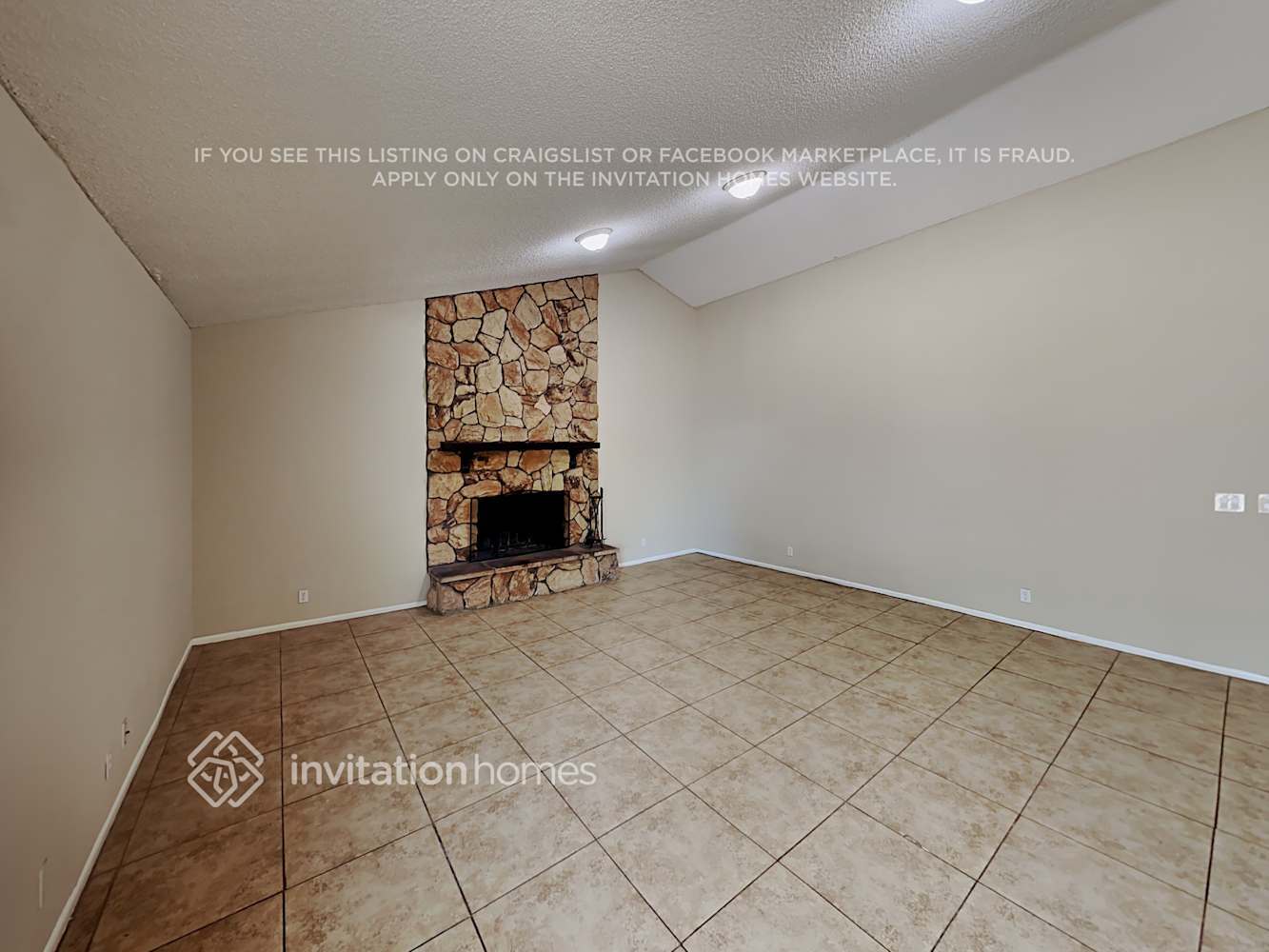 Building Photo - 2649 E Javelina Cir