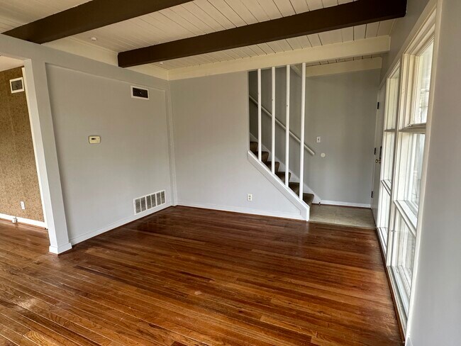 Building Photo - WCA-318