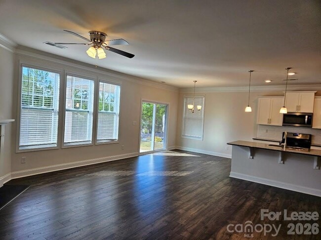 Building Photo - 1127 Walbury Hl