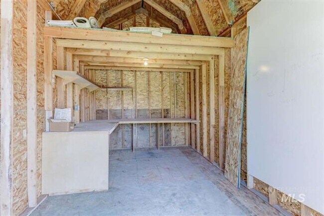 Building Photo - 4 Bedroom 2 Bath with RV Parking 2 Car Gar...