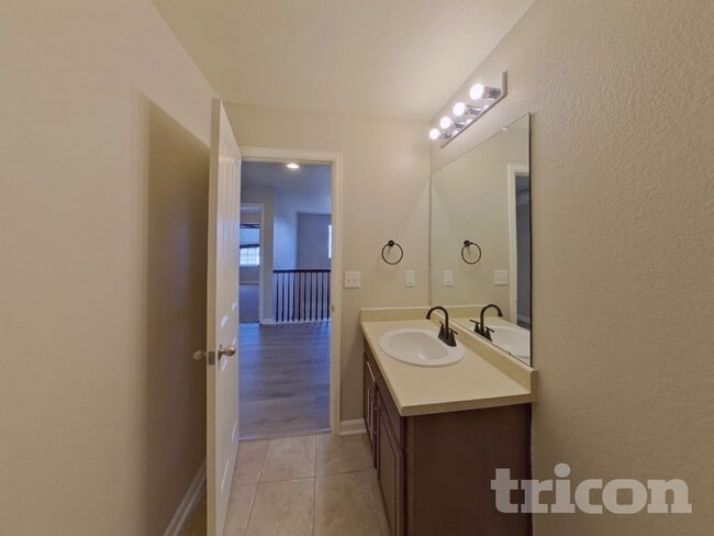 Building Photo - 7360 Blue Water Dr