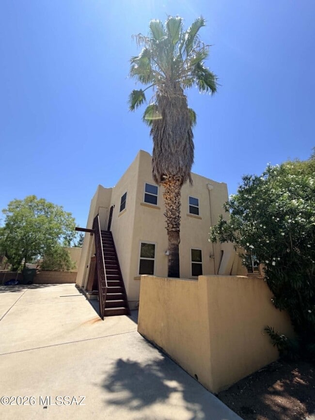 Building Photo - 934 N Campbell Ave