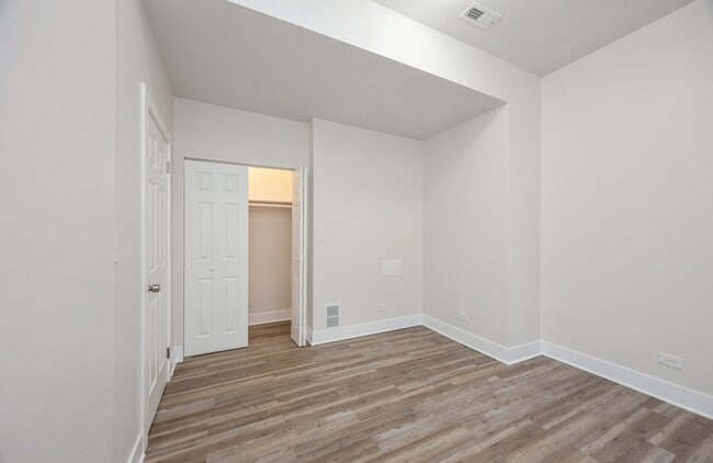 Building Photo - 2442 S Kedzie Ave