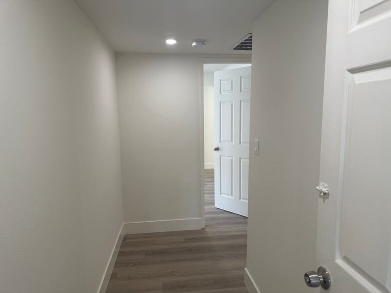 Building Photo - 219 E Maple St