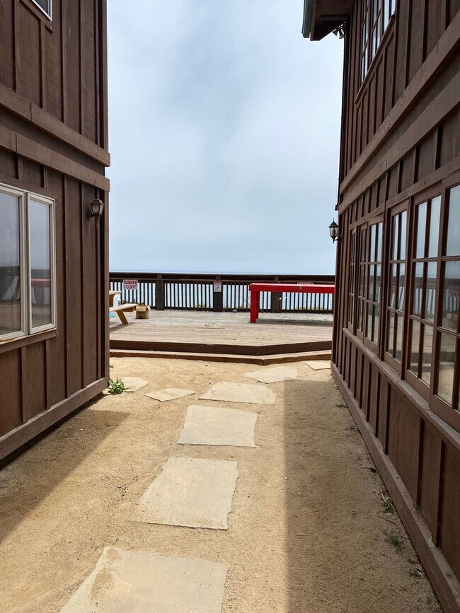 Building Photo - 6585 Del Playa Dr