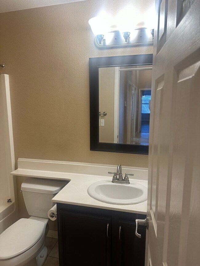 Building Photo - NW!! Single Story Home!! No Carpet!! Pot S...