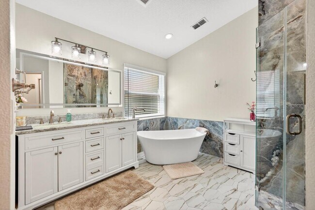 Building Photo - 5477 Glen Oak Pl