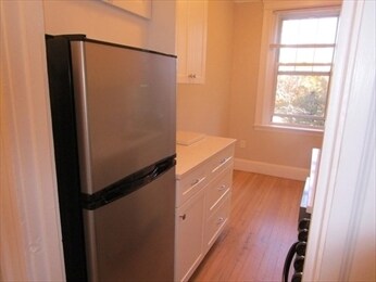 Building Photo - 122 Riverway