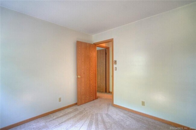 Building Photo - 26 Dartmouth Dr