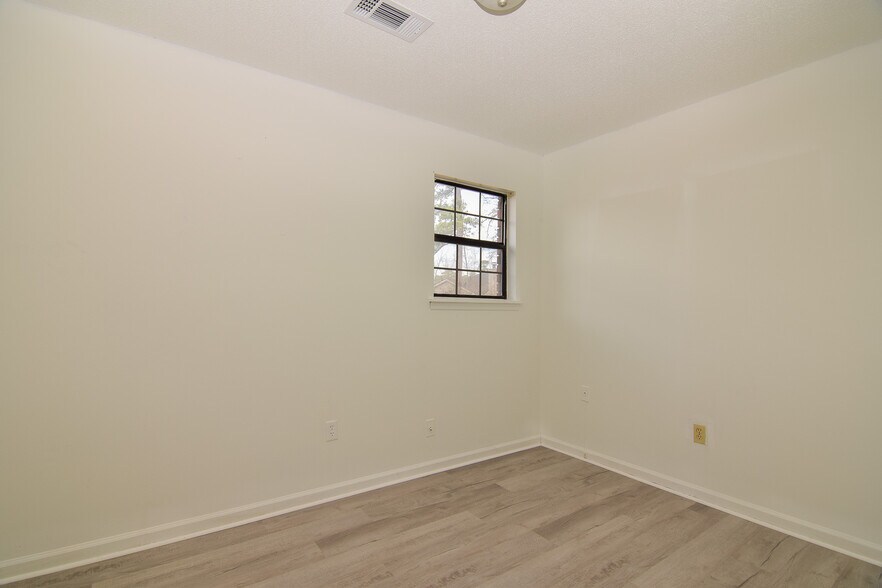 Building Photo - 115 Ashwood Ct