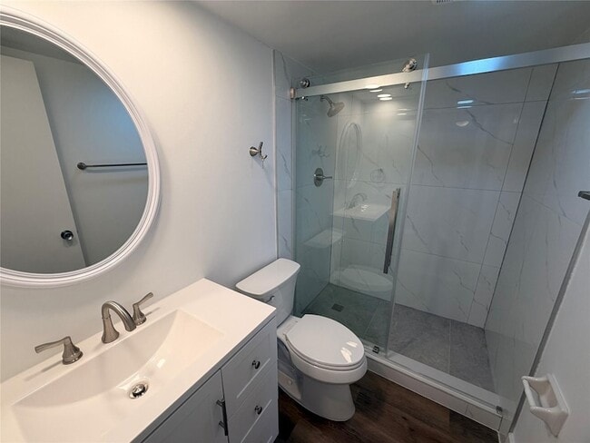 Building Photo - 605 Oaks Dr