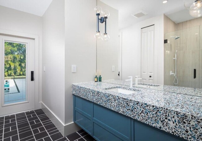Building Photo - STUNNING REMODELED 4-BEDROOM, 3.5-BATH FUR...