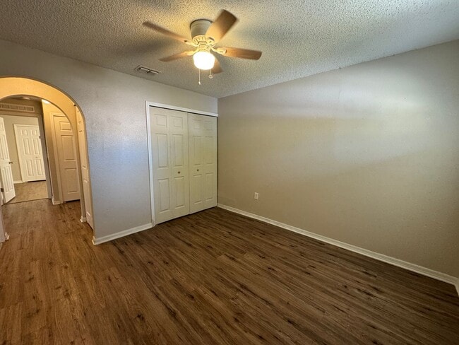 Building Photo - Spacious 4-Bedroom Home with 3 Full Baths in Whispering Trails – Pet Friendly!